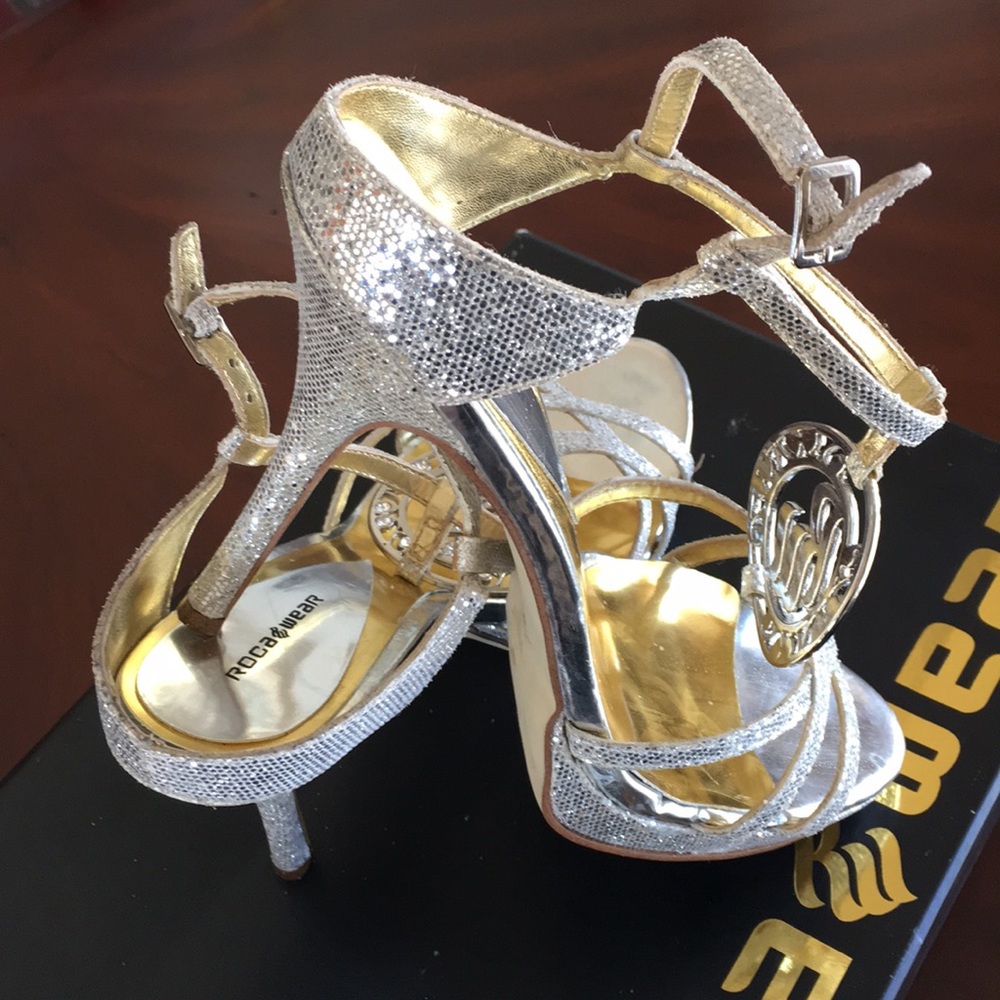 🔴Dressy Silver RocaWear Platforms Shoes - Picture 2 of 6